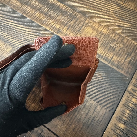 Louis Vuitton
LV Monogram Coated Canvas Bifold Wallet - Picture 13 of 17